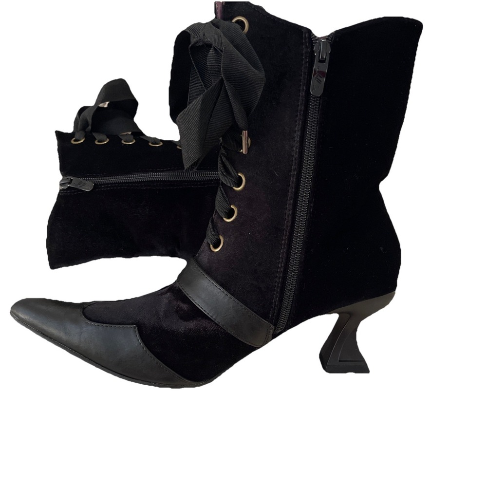 NWOT NWOB Ellie 3" Heel Witch Lace Up Bootie Women Sz 9 Shoes Boots Black Velour